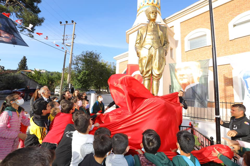 Çamlık Atatürk Heykeline Kavuştu