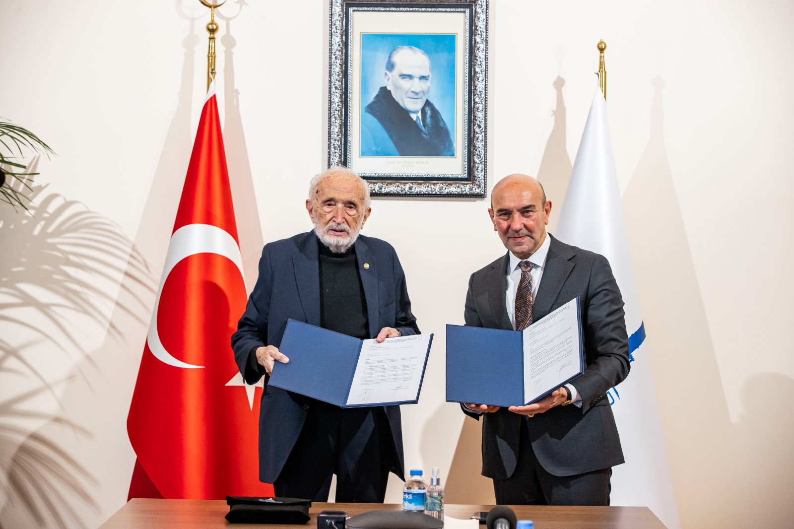 20 bin parçalık Atatürk Fotoğraf Koleksiyonu İzmirlilere Emanet!