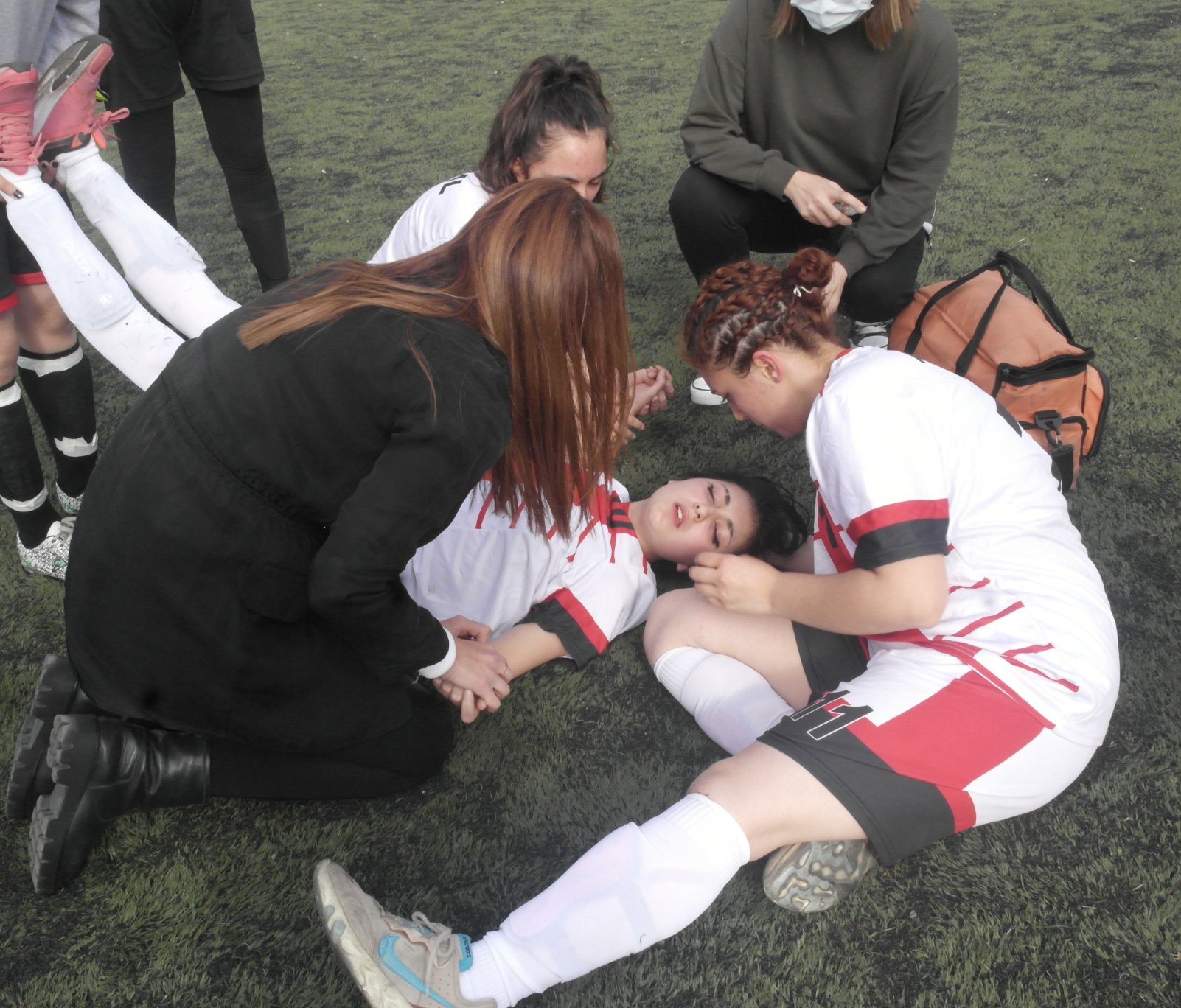 TAÇSIZ KRAL SAHAYA İNİYOR