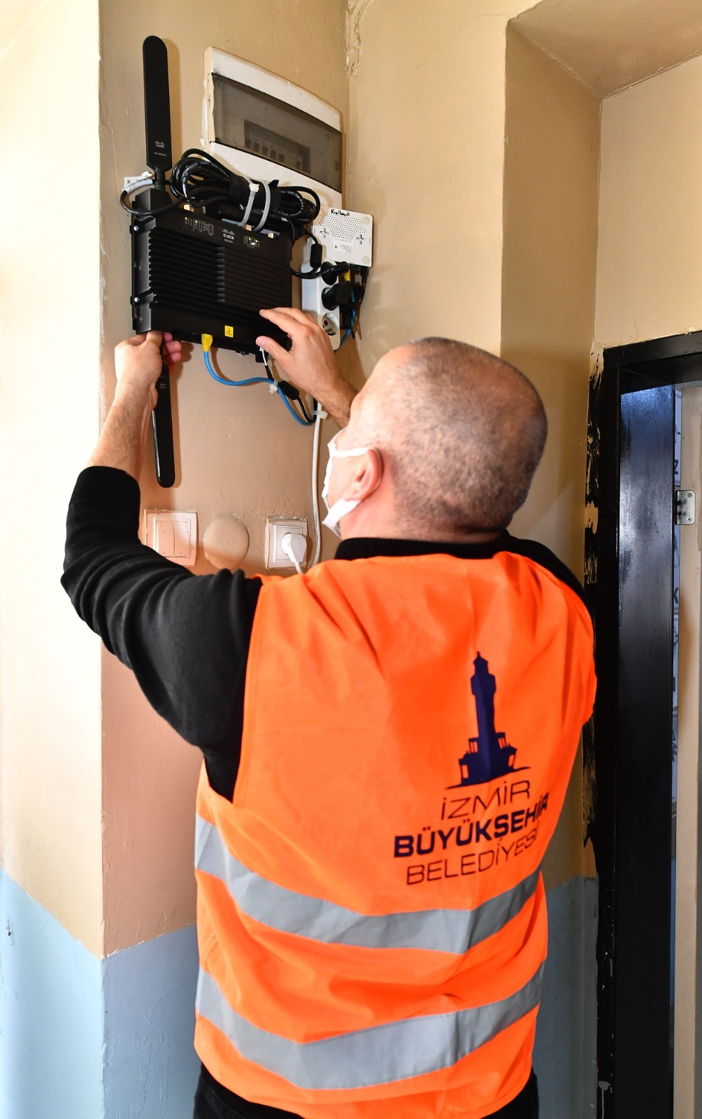 İzmir Büyükşehir Belediyesi 78 köye ücretsiz internet hizmeti veriyor