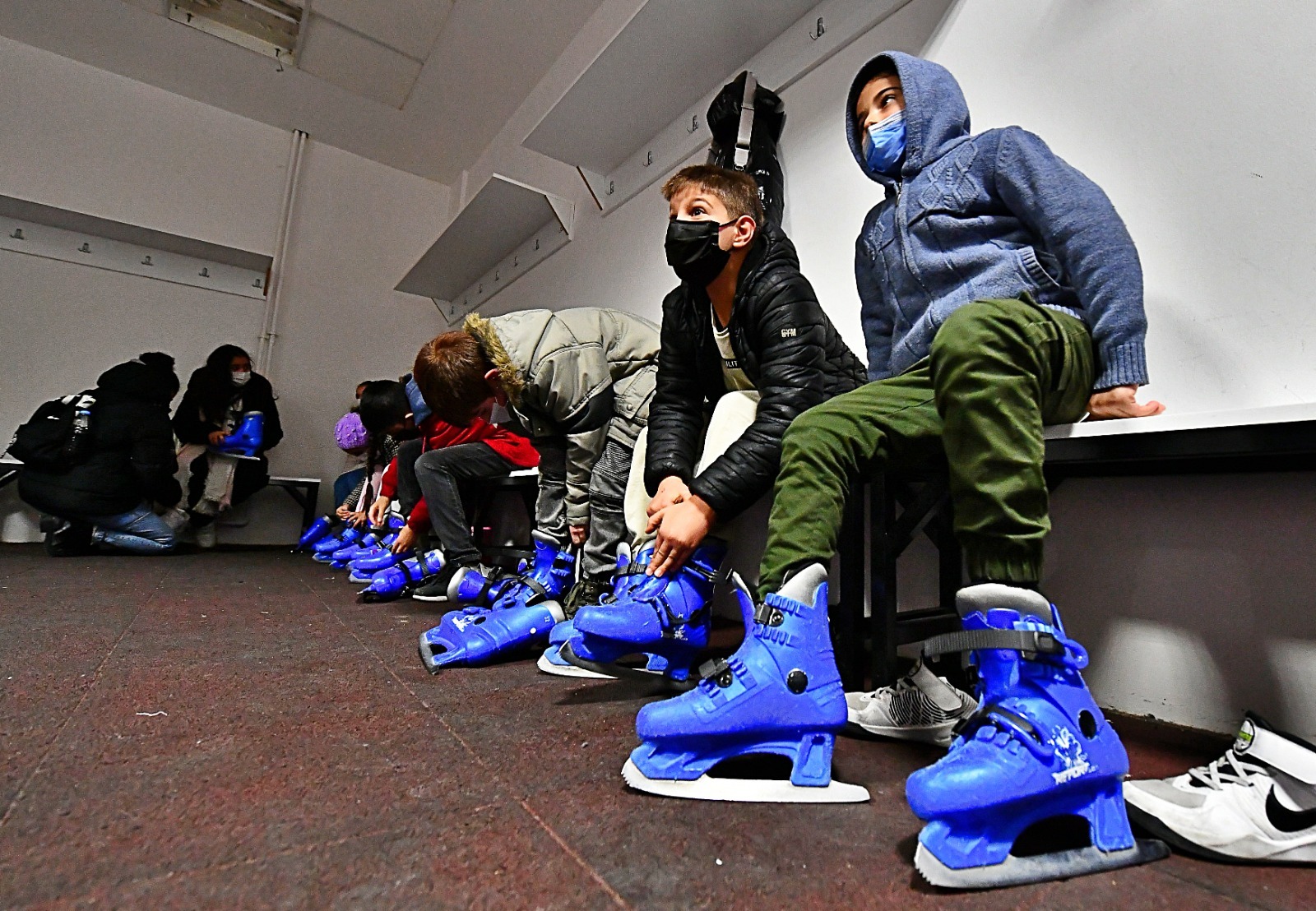 İzmir Büyükşehir Belediyesi 150 öğrenciyi buz pateniyle tanıştırdı