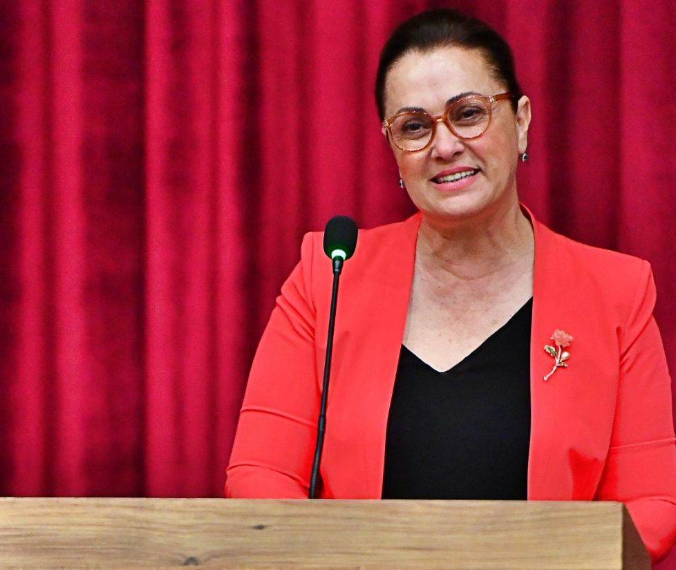 Adaylığını SMS'le duyurdu, destek istedi!