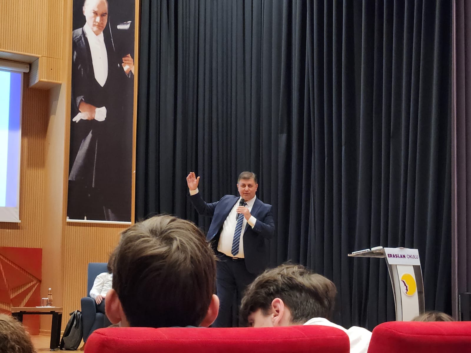 Başkan Tugay İklim Konferansı'nda gençlerle buluştu