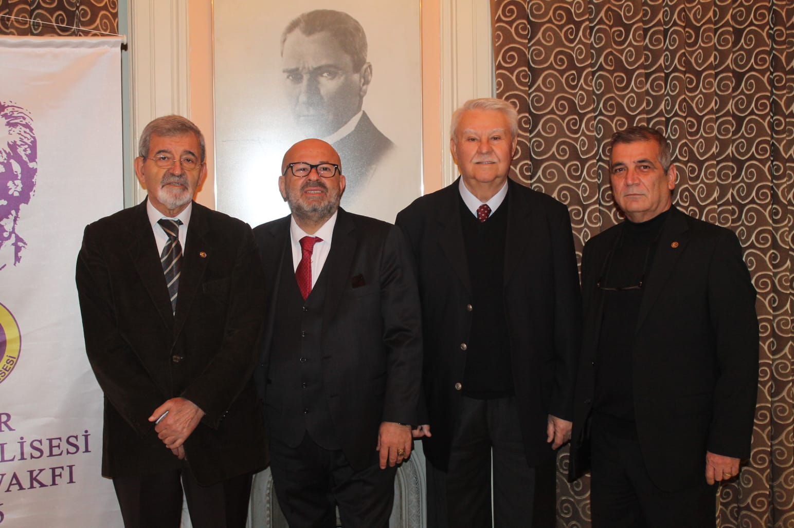 İzmir Atatürk Lisesi'nde yılların yorgunluğu son buluyor