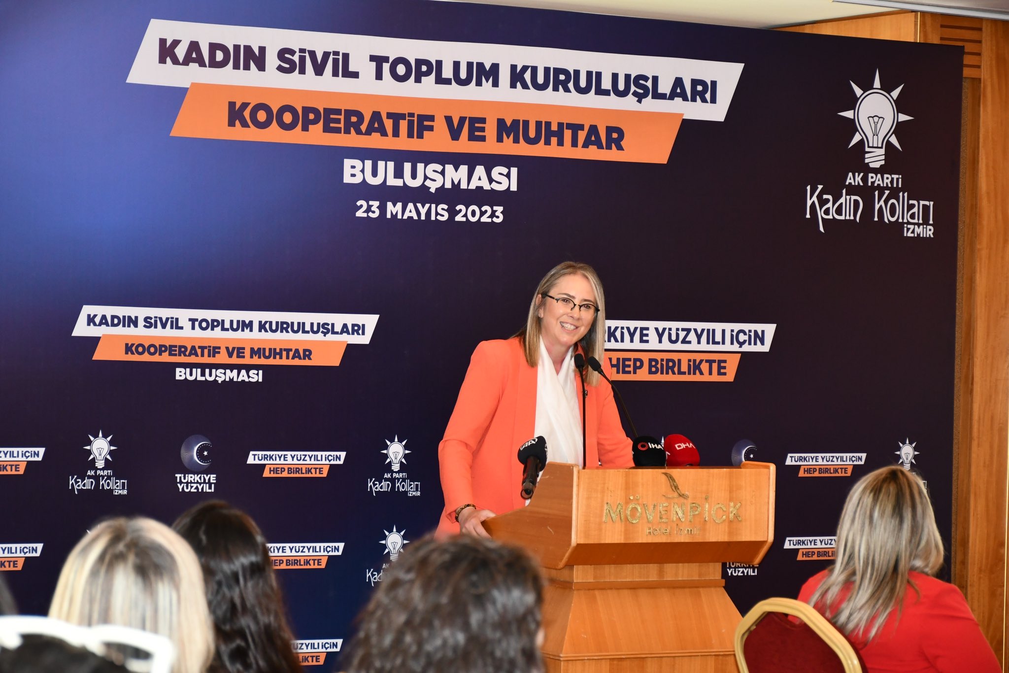 Ak Parti İzmir İl Kadın Kolları'ndan STK Buluşması