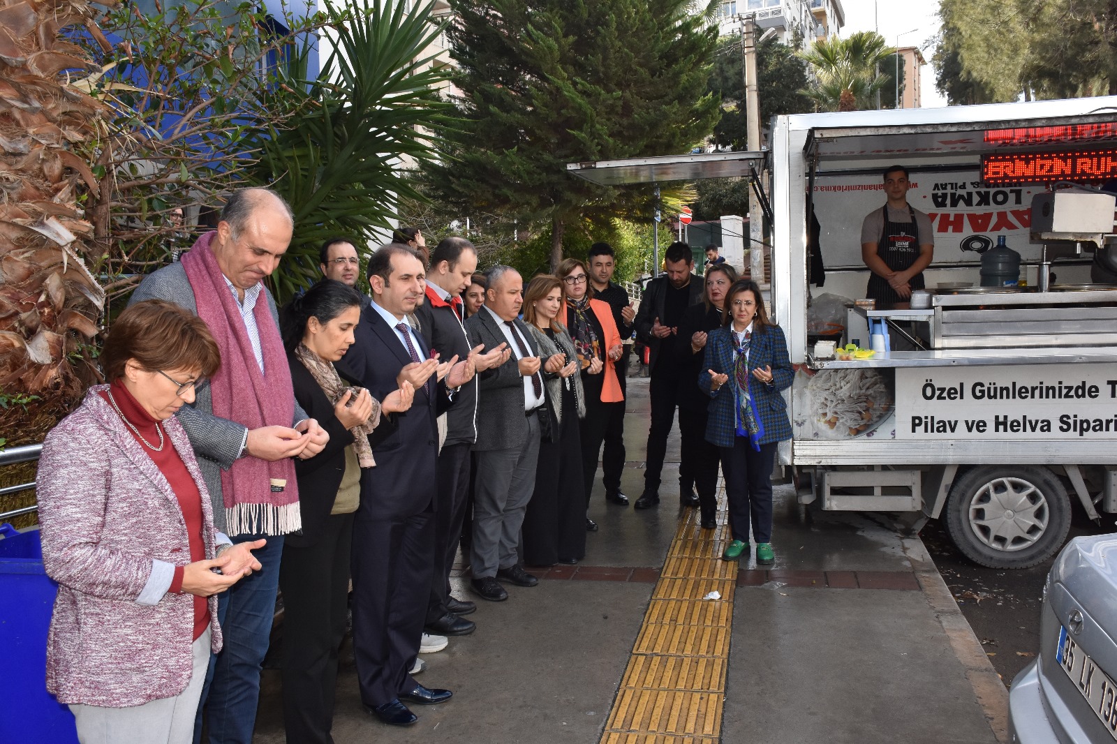 İzmir Demokrasi Üniversitesinde Şehitlerimiz Hatırasına Lokma Hayrı Gerçekleştirildi