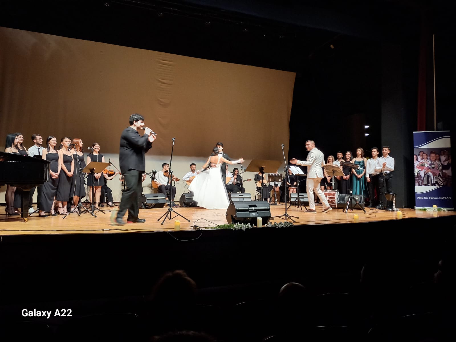 ÇYDD İzmir Şubesi, Türkan Saylan'ı Öğrencilerinin Şiir ve Müzik Dinletisiyle Andı