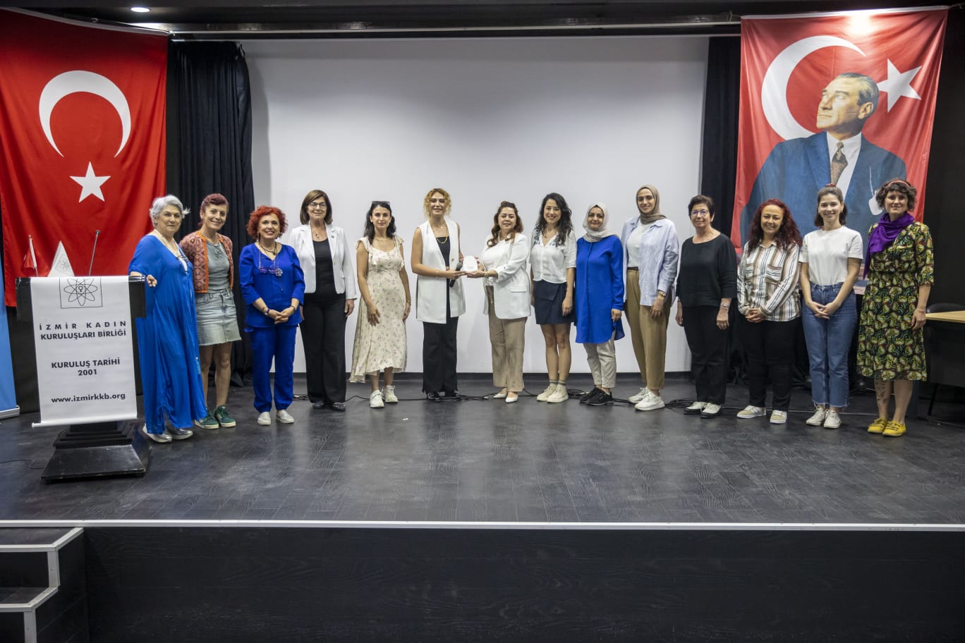 İzmir’li Kadınlar, Şükufe Nihal’in izinde..