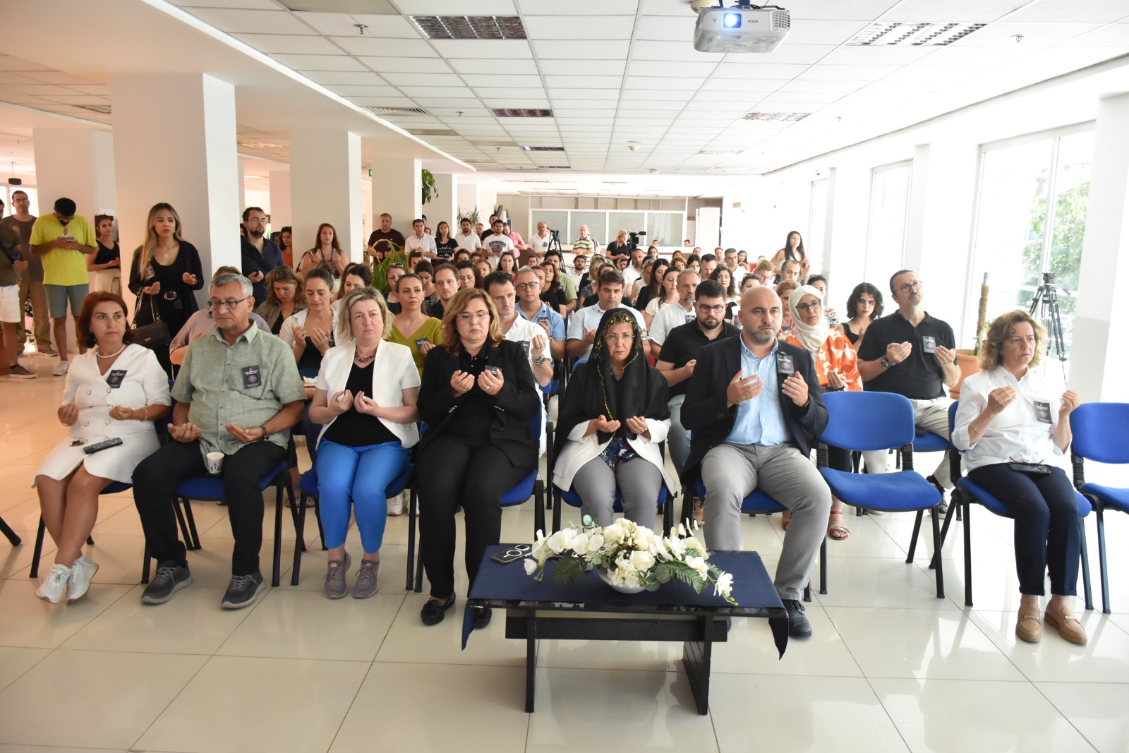 İzmir Demokrasi Üniversitesi'nde Anma Töreni Düzenlendi