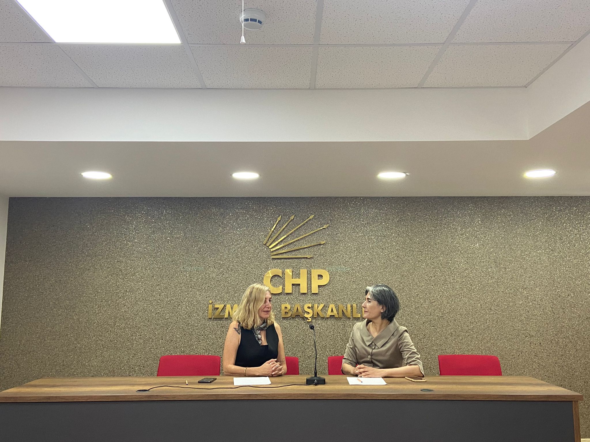 CHP Kadın Kolları Genel Başkan Adayı Birsen Bayar; " Gördüğümüz her yanlışa bu yanlıştır diyeceğiz"