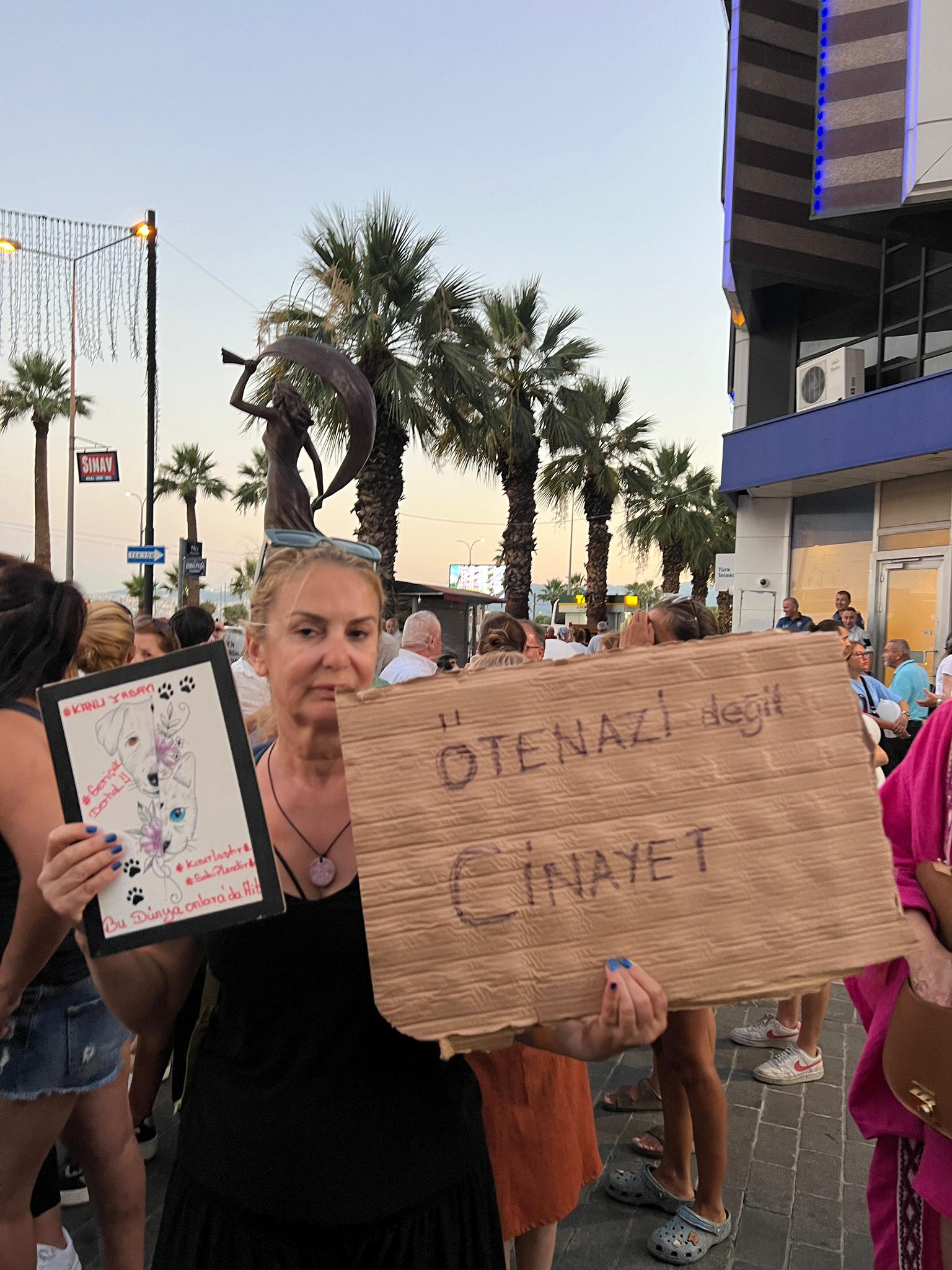 Vicdanın Sesi Karşıyaka'da Yükseliyor: Hayvan Katliamına Hayır