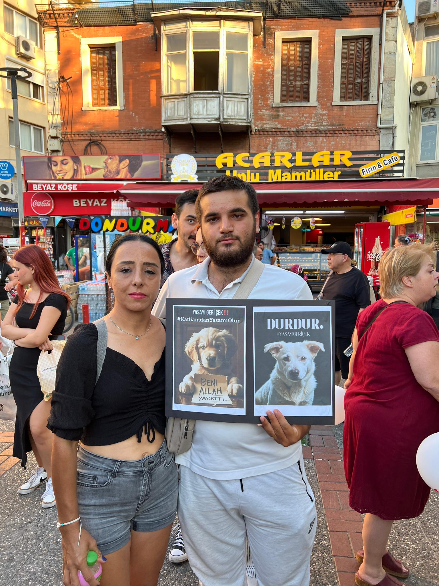 Vicdanın Sesi Karşıyaka'da Yükseliyor: Hayvan Katliamına Hayır