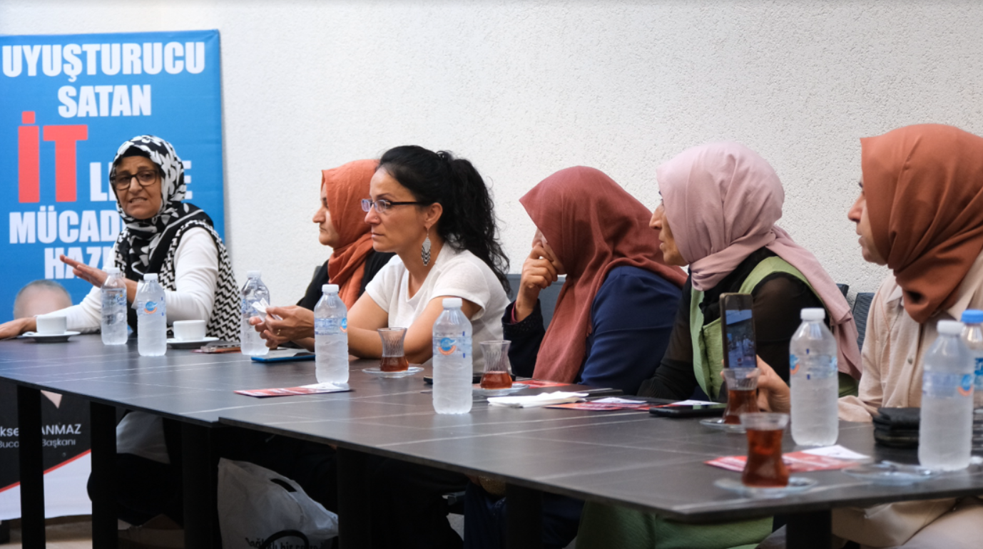 BAĞIMLI AİLELERİNDEN ÜMİT ÖZDAĞ’A ZİYARET