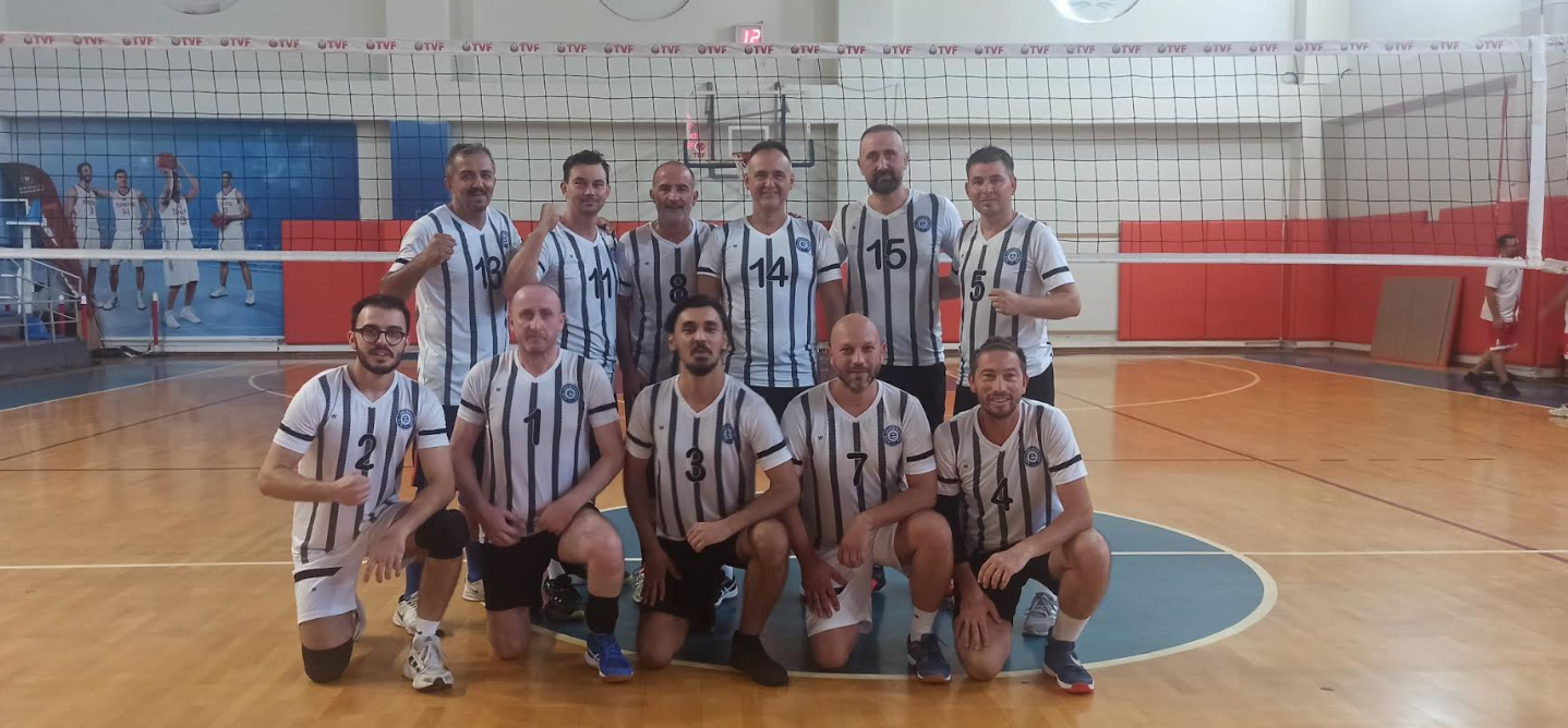 EÜ Voleybol Takımı yarı finale yükseldi