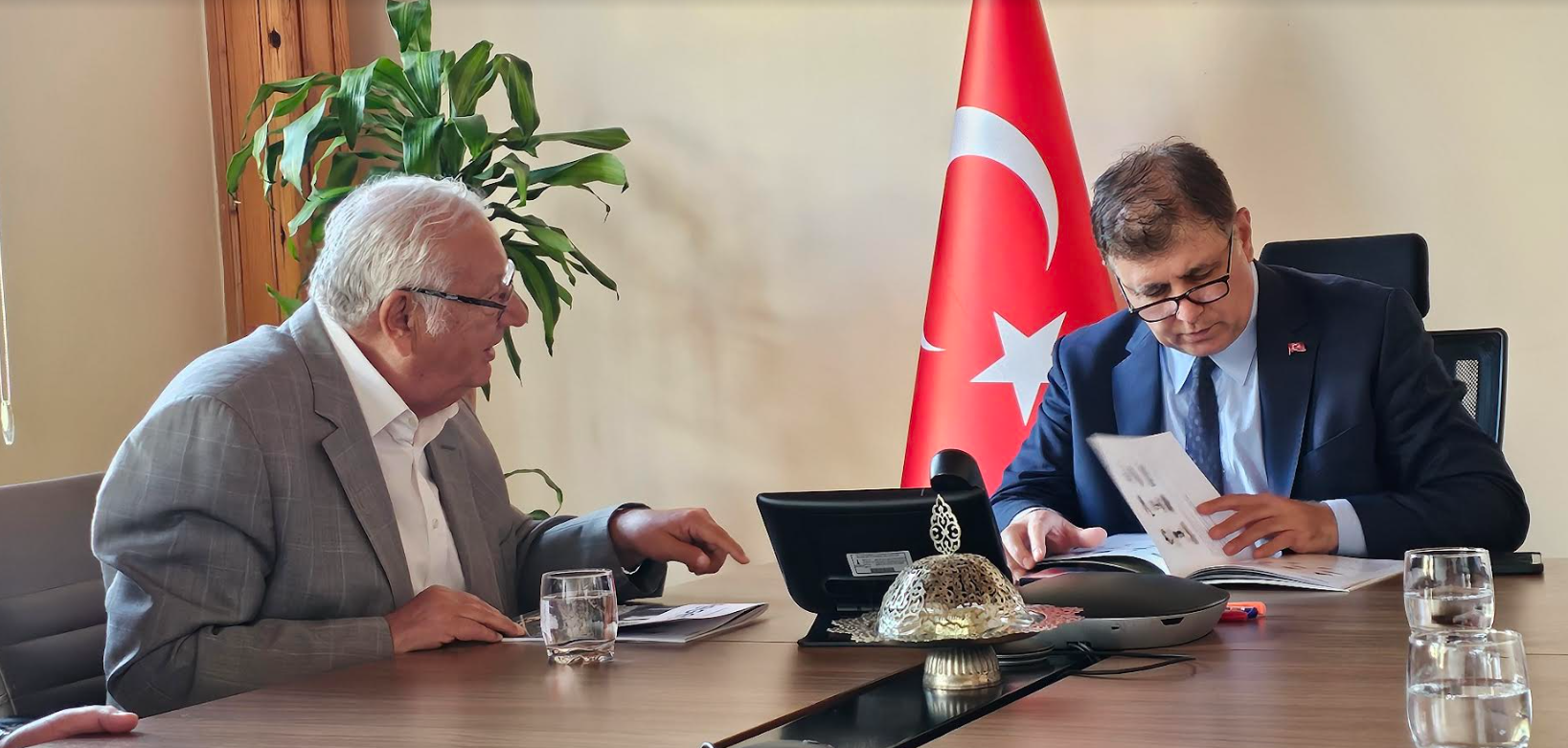 Sanayicilerden Cemil Tugay'a "Atıklarımız Mobilya Olsun" Projesi