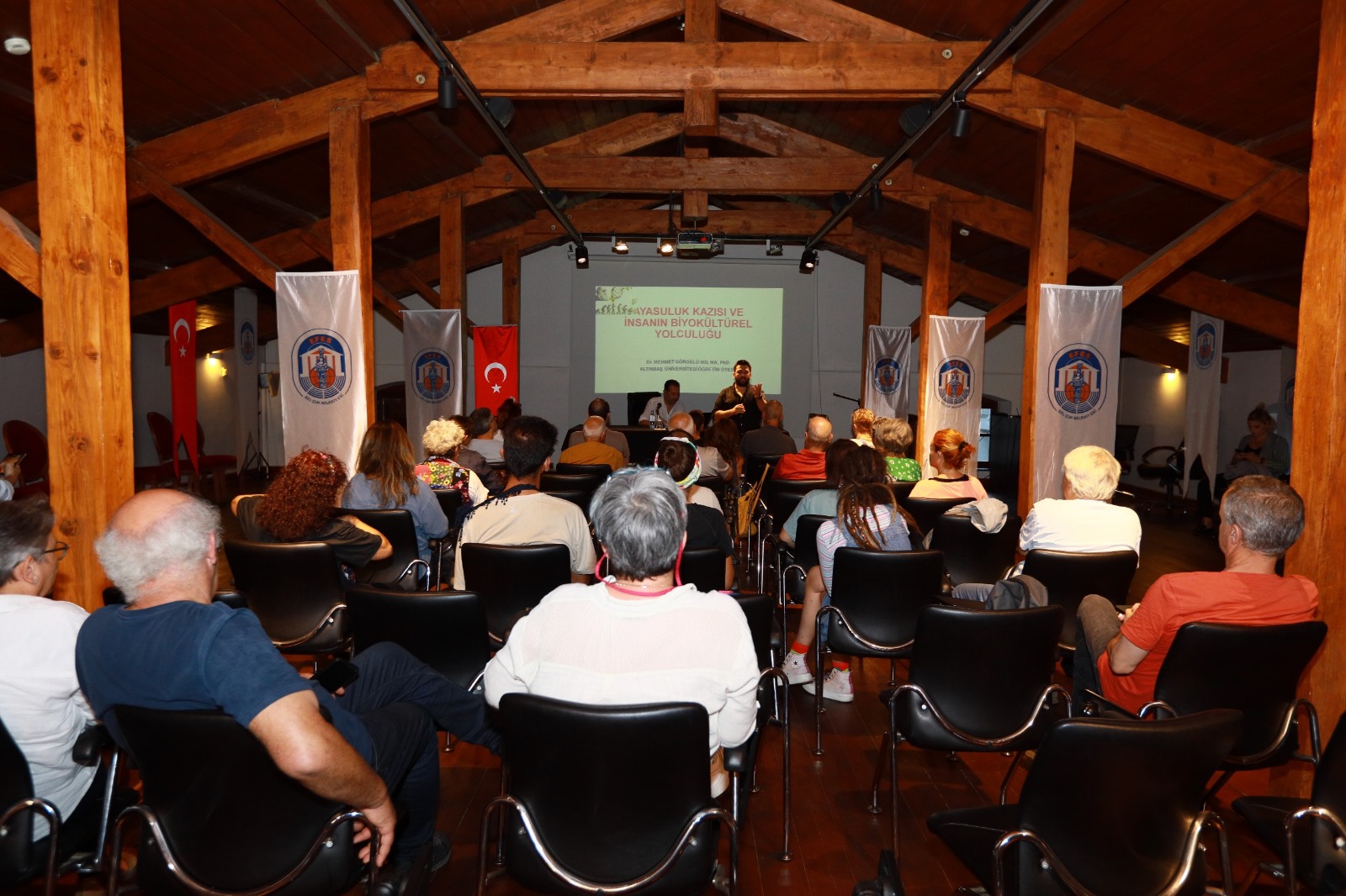 Selçuk Efes Kent Belleği’nde Ayasuluk Kazıları Söyleşisi