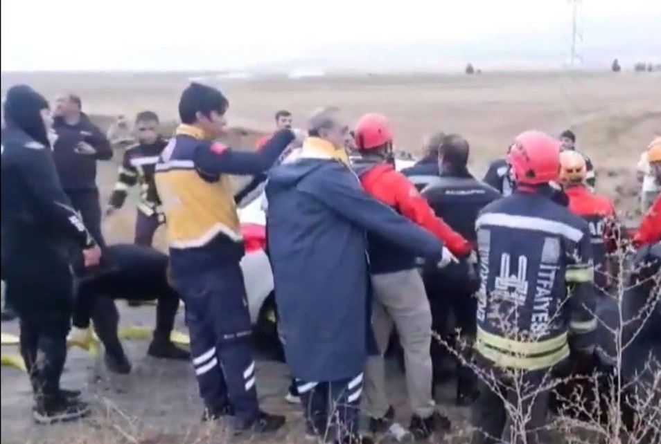 Erzurum'da Trajik Kaza: Aile Yolculuğunda Hayatını Kaybetti, Genç Kız Kurtuldu!