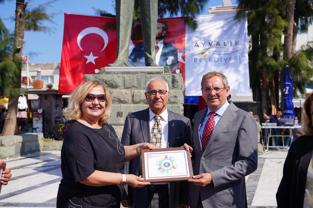 Ayvalık’ta 32’inci kez düzenlenen “Ayvalık Engelliler Şenliği” başladı.