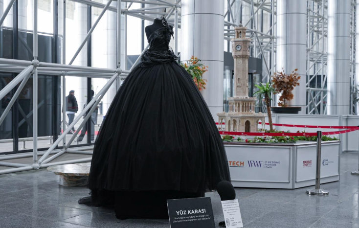 Siyah Gelinlik ile Şiddete Tepki: Moda Tasarımcılarından Çarpıcı Mesaj