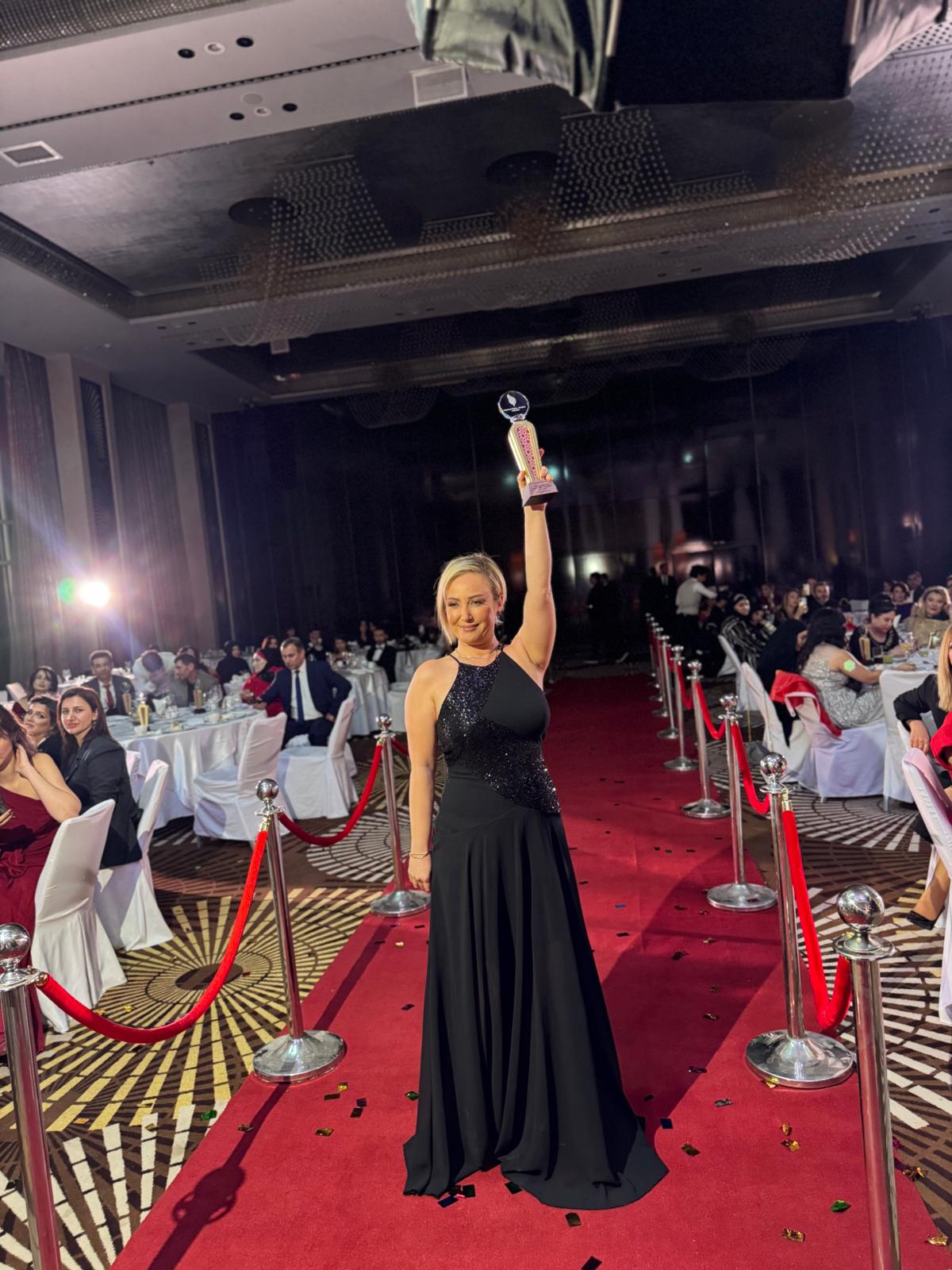 Gamze Demir’e Bakü’de Büyük Onur: International Pearls Awards’tan Çifte Ödül!