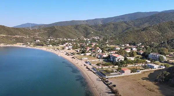 Burası ne Çeşme ne de Urla: Pırıl pırıl deniz kenarında yemyeşil huzurlu bir köy