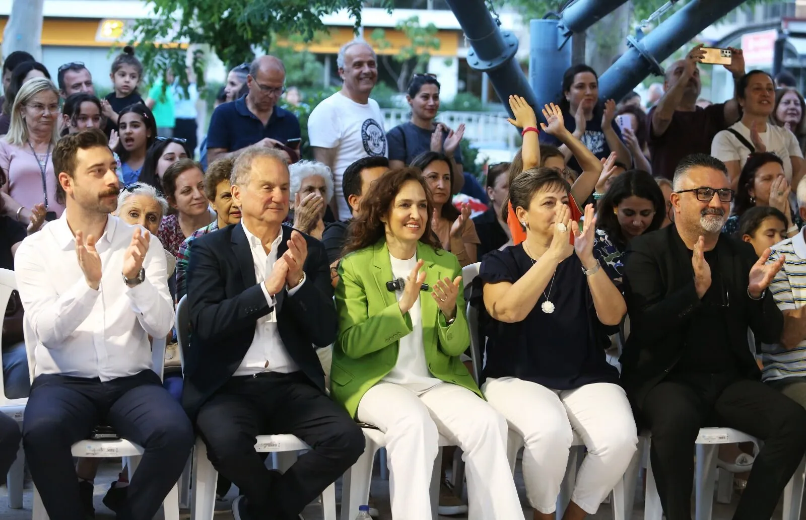 Karşıyaka'da coşku dolu şenlik!