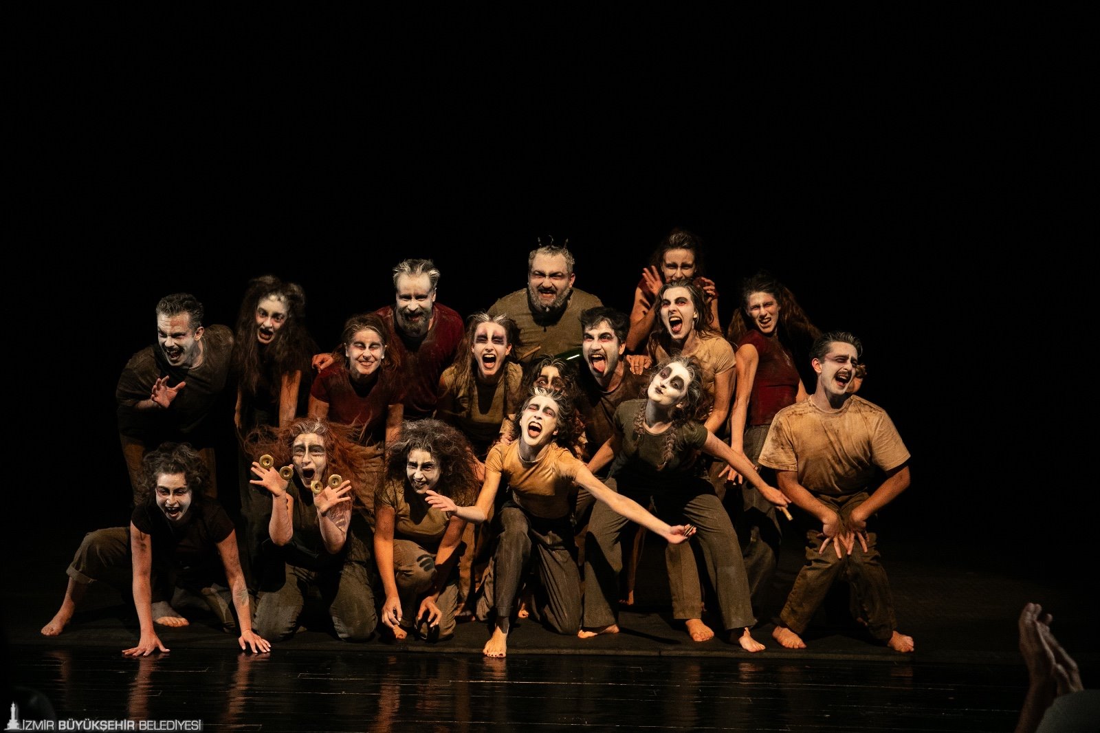 İzmir Büyükşehir Belediyesi Şehir Tiyatroları’ndan 2024-2025 Tiyatro Sezonu’na ilişkin değerlendirme”