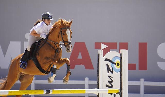İzmir Atlı Spor İhtisas Kulübü Geleneksel Engel Atlama Yarışmasını Gerçekleştirdi