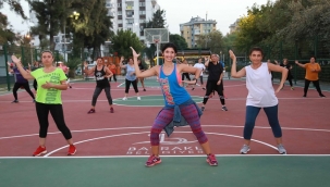 Bayraklı'da sabah yoga akşam zumba