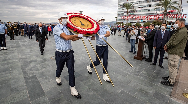 Cumhuriyet Bayramı kutlamaları çelenk töreniyle başladı