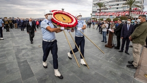 Cumhuriyet Bayramı kutlamaları çelenk töreniyle başladı