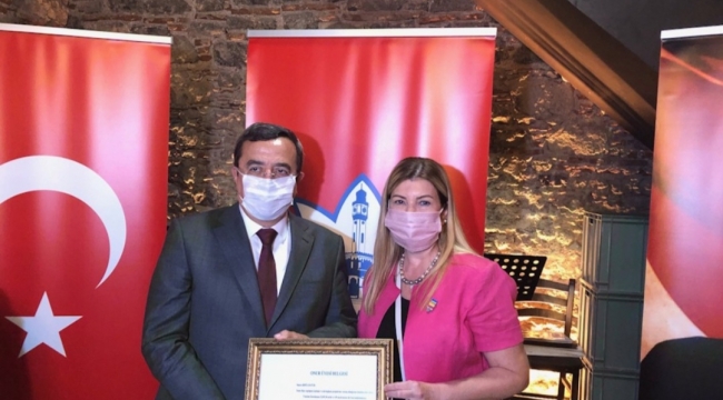 Dokuz Eylül Rotary&#039;den Başkan Batur&#039;a onur üyeliği