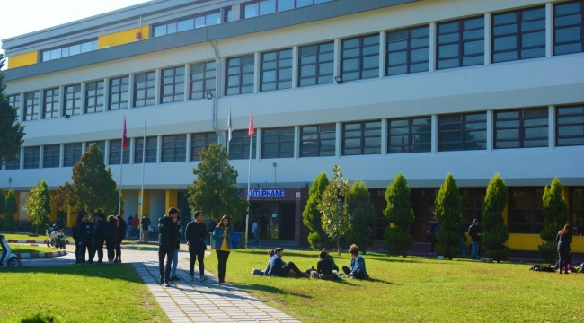 EÜ Kütüphanesi pandemi sürecinde de  geçer not alıyor