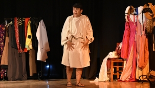 ‘Fısıldaşan Replikler’ Foça’da sahnelendi