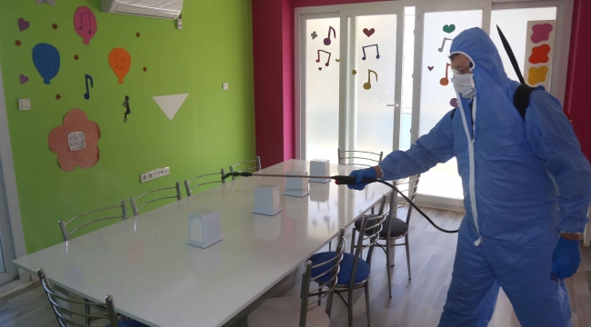 Karabağlar’da yüz yüze eğitim okulları dezenfekte ediliyor