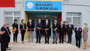 ROTARYENLER BU KEZ EĞİTİM İÇİN SAHNEDE