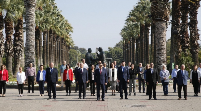 Yolumuz Cumhuriyet, Pusulamız Atatürk