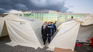 Başkan Soyer depremzedeleri yalnız bırakmıyor