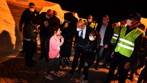 Başkan Soyer depremzedeleri ziyaret etti