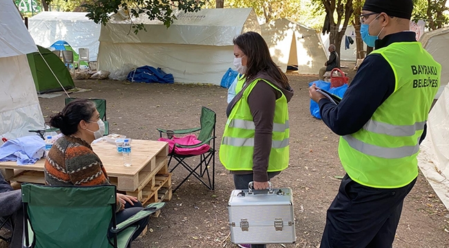 Bayraklı Belediyesi doktorları depremzedelerin yanında