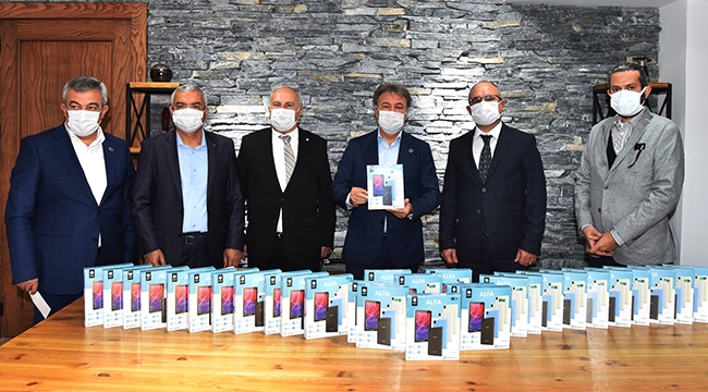 Bornova’da hedef 5 bin tablet