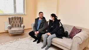 Depremzedeler Uzundere’deki konutlara yerleşmeye başladı