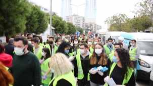 Depremzedelere gelen yardımlar dağıtılıyor