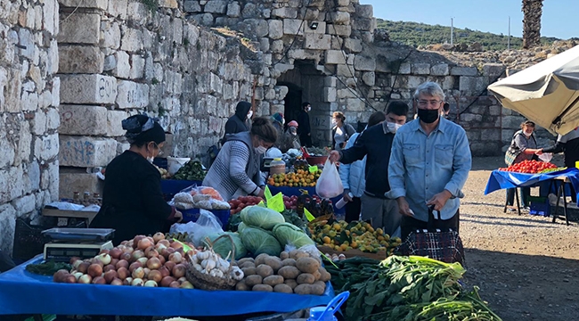 Sığacık Kaleiçi Pazarı tezgahlarını yeniden kurdu