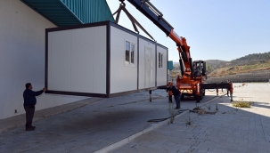 Türkerler’den depremzedelere 100 konteyner destek