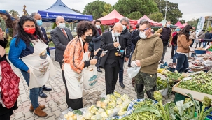 Başkan Soyer yılbaşı alışverişini Kültürpark Üretici Pazarı’nda yaptı
