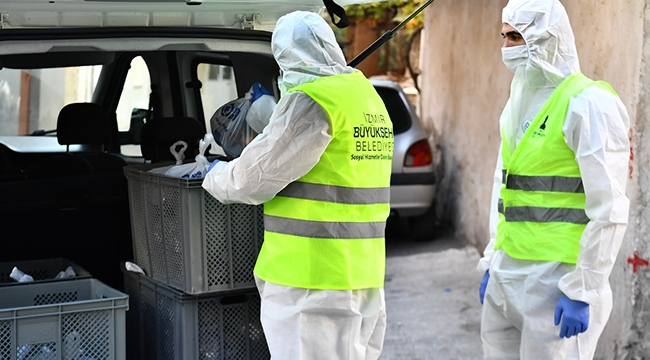 Büyükşehir evinde Covid tedavisi görenlere yemek dağıtımını sürdürüyor