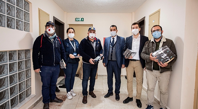 Depremzede çocuklara Ankara’dan tablet desteği