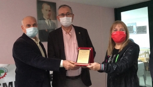 Emeklilerden Sertel’e teşekkür plaketi