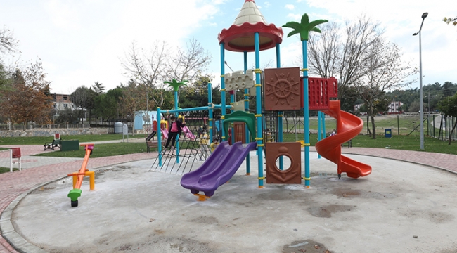 Gaziemir’in parklarındaki oyun grupları yenileniyor
